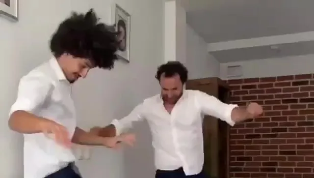 Fırat Çelik ve yeğeninden bayram dansı!
