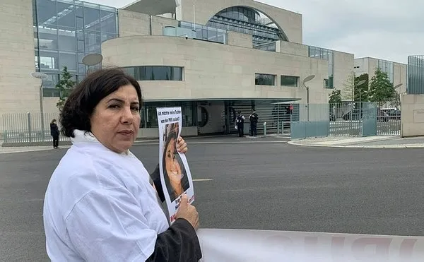 evlat-isyani-almanyada-kizi-pkk-tarafindan-kacirilan-anne-berlinde-haykirdi-kizim-nerede-1599646560000.jpg Kızı PKK tarafından kaçırılan anne Berlin'de haykırdı: Kızım nerede?-2
