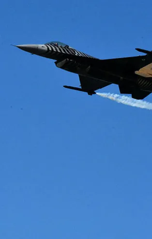 Ordu'da SOLOTÜRK'ten gösteri uçuşu