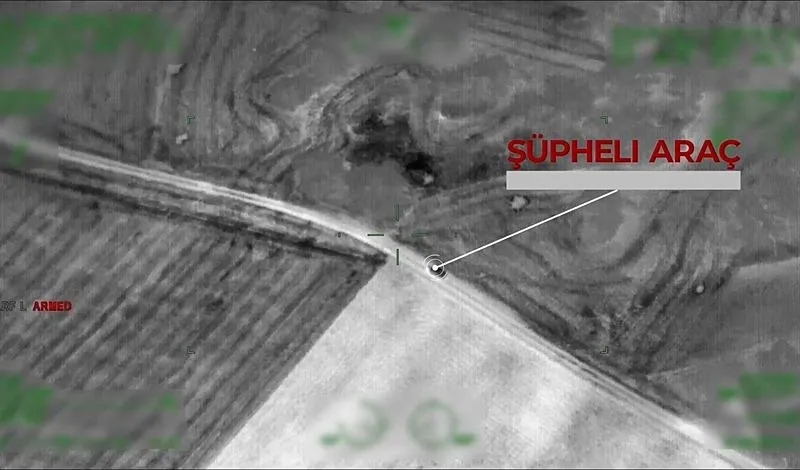 3 şüphelinin, yakalandığı anlara ait insansız hava aracının kamerasına yansıyan görüntüler ortaya çıktı. (DHA)