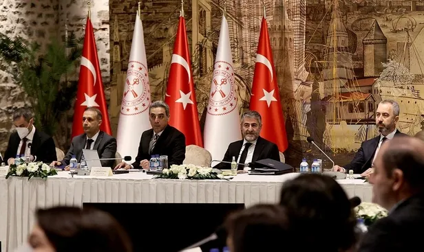 Hazine ve Maliye Bakanı Nureddin Nebati, ekonomistler ve akademisyenlerle bir araya geldi-3