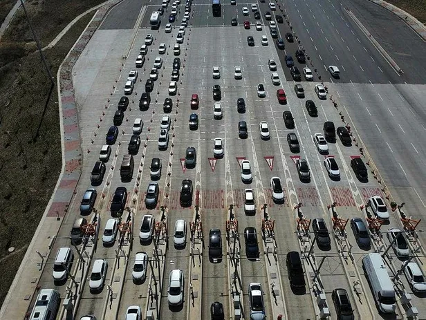 Tatilcilerin dönüş yolculuğu! Anadolu Otoyolu'nun Sakarya geçişinde trafik yoğunluğu yaşanıyor-2