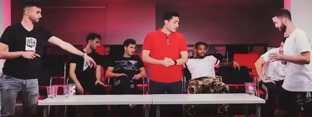 besiktasli-rachid-ghezzaldan-gulumseten-isyan-4-topu-direkten-donunce-saskina-dondu-1641157483621.jpg Beşiktaşlı Rachid Ghezzal’dan gülümseten isyan: 4 topu direkten dönünce şaşkına döndü-2