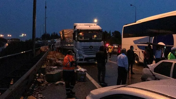 SON DAKİKA: TEM Otoyolu'nda zincirleme kaza: 20'den fazla araç birbirine girdi-3