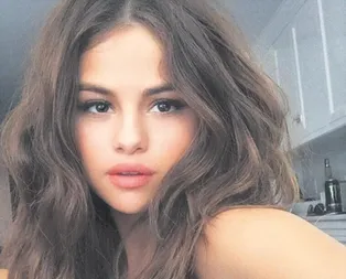 Selena’ya çıplak şok