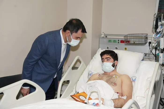 Cumhur İttifakı İBB Başkan Adayı Murat Kurum, Fatih Camii İmamı Galip Usta'yı hastanede ziyaret etti! Başkan Erdoğan telefonda görüştü-9