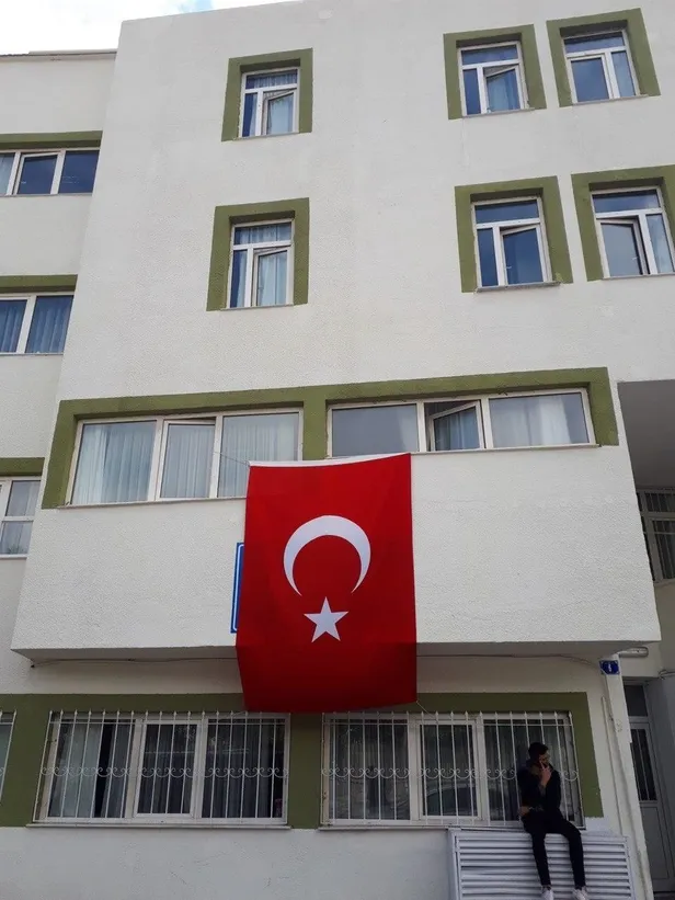 mansur-yavasin-yurt-algisi-bosa-cikti-evsizler-ve-hasta-yakinlari-sokaga-atildi-1632591324461.jpeg Mansur Yavaş'ın 'yurt' algısı boşa çıktı! Evsizler ve hasta yakınları sokağa atıldı...-4