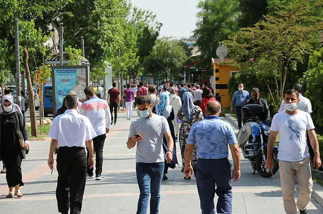 Koronavirüs vakaları arttı, Vali isyan etti: Yeni normale alışamadılar