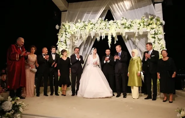 Esra Bilgiç ve Gökhan Töre mutluluğa 'evet' dedi-1