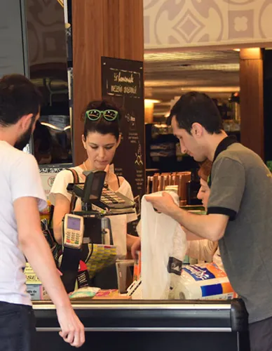 Beren Saat'in mutfak alışverişinde dikkat çeken detay!-5