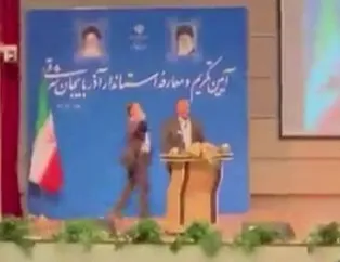 İran’da devir teslim töreninde tokat