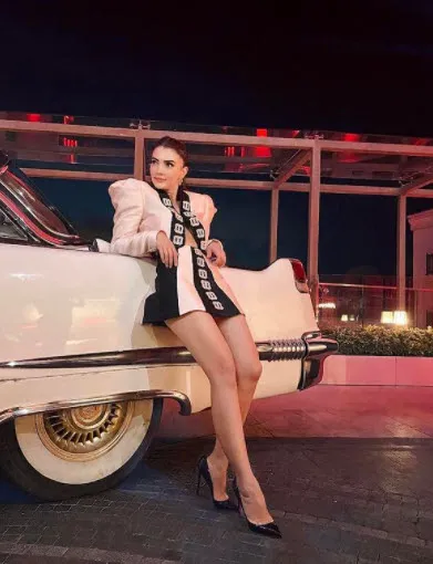 Burcu için dekoltede sınır yok paylaşmaya devam! Gün geçtikçe daha cesur Burcu Özberk'in tercihi bu kez göğüs dekoltesi-8