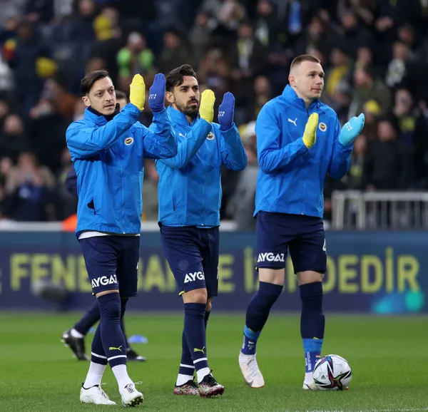 mesut-ozilin-yeni-adresi-belli-oldu-artik-basaksehirde-1657721586339.jpg Mesut Özil'in yeni adresi belli oldu! Artık Başakşehir'de-2