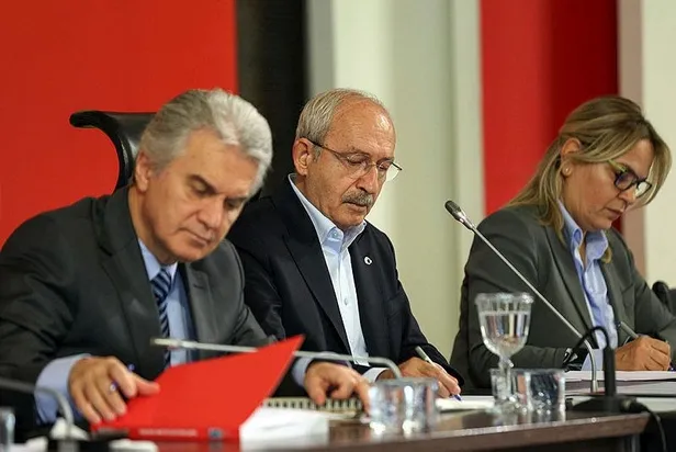 kemal-kilicdaroglu-hem-degisimcilere-hem-masa-ortaklarina-salladi-secilseydim-yanimda-olacaklardi-simdi-karsim-1698473505105.jpeg Kemal Kılıçdaroğlu hem "Değişimcilere" hem masa ortaklarına salladı: Seçilseydim yanımda olacaklardı şimdi karşımdalar-3