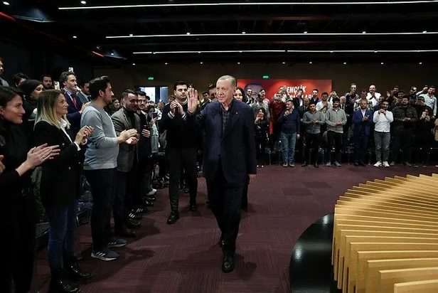 baskan-recep-tayyip-erdogan-samsunda-genclerle-bir-arada-1670779983918.jpeg Başkan Recep Tayyip Erdoğan Samsun'dan Yunanistan'ı uyardı: Rahat durmazlarsa TAYFUN Atina'yı vurur-5