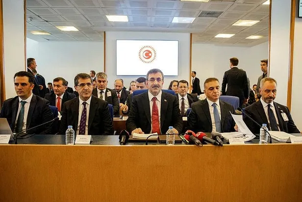 cumhurbaskani-yardimcisi-cevdet-yilmazdan-enflasyonla-mucadele-mesaji-kararlilikla-surduruyoruz-1689085046172.jpeg Cumhurbaşkanı Yardımcısı Cevdet Yılmaz'dan enflasyonla mücadele mesajı: Kararlılıkla sürdürüyoruz-2