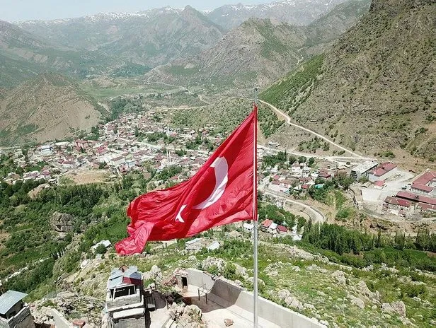Son Dakika Kato Dagi Na 19 Mayis Kutlamalari Kapsaminda Dev Turk Bayragi Dikildi Takvim