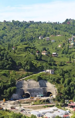 Rize'de 70 yıllık rüya gerçek oldu! Salarha Tüneli'nin ilk tüpü hizmete açıldı