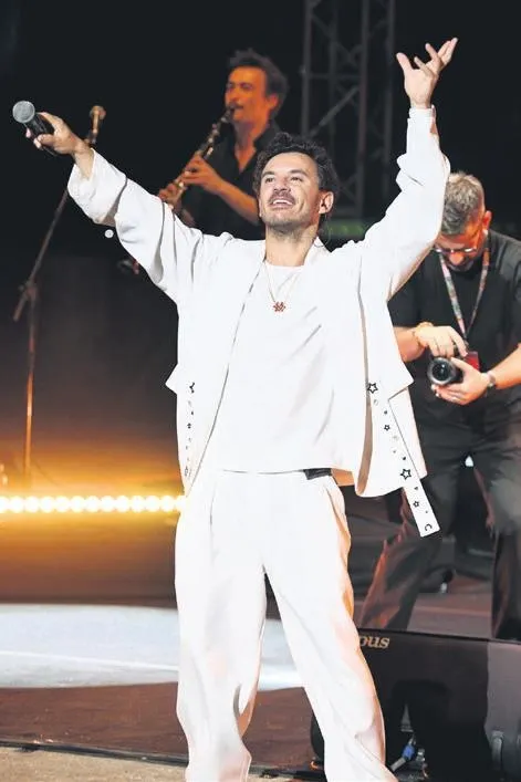 mikanosta-20-bin-euroya-ev-tutmuslardi-serenay-sarikaya-ile-umut-evirgen-tatilcilere-fena-yakalandi-1657480563294.jpeg Mikanos'ta 20 bin Euro'ya ev tutmuşlardı! Serenay Sarıkaya ile Umut Evirgen tatilcilere fena yakalandı-16