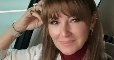 Pınar Altuğ aile pozunu paylaştı yorumların ardı arkası kesilmedi! Yağmur Atacan’ın kızı Su ile olan benzerliği şaşırttı