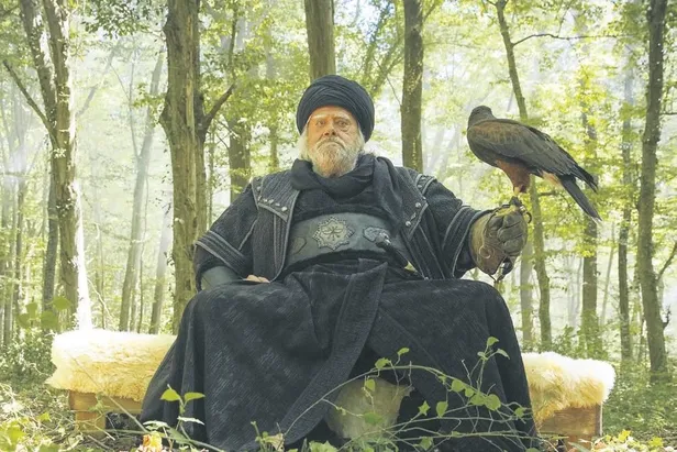 kurulus-osmanin-2-sezon-tanitimi-gundeme-damga-vurdu-cuneyt-arkin-sosyal-medyayi-salladi-1599776910774.jpeg