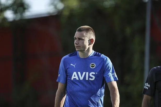 galatasarayda-buyuyen-kadro-krizi-cezali-ve-covid-19-geciren-futbolcular-zora-soktu-1641338912167.jpeg Galatasaray'da büyüyen kadro krizi! Cezalı ve Covid-19 geçiren futbolcular Aslan'ı zora soktu-10