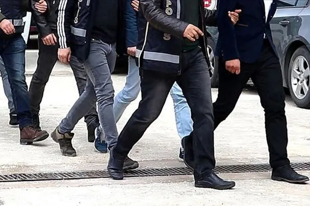 Son dakika: İzmir'de FETÖ'nün hücre evlerine operasyon: 14 gözaltı
