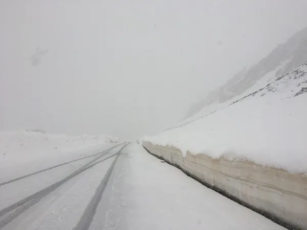 van-bahcesarayda-mayis-ayinda-10-santimetre-kalinliginda-kar-1651396192609.jpg Van Bahçesaray'da mayıs ayında 10 santimetre kalınlığında kar-6