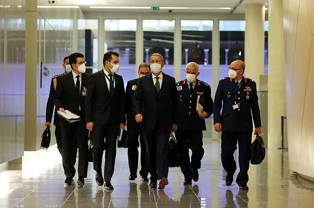 Son dakika: Milli Savunma Bakanı Hulusi Akar,  Romanya Savunma Bakanı Dincu ile görüştü