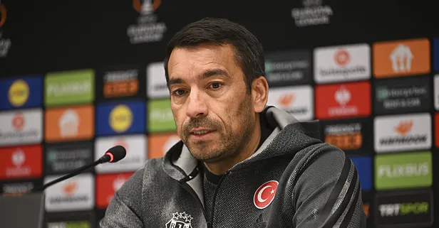Beşiktaş'ta Giovanni van Bronckhorst'tan istifa cevabı