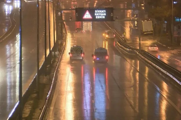 Son dakika: İstanbul’da sağanak yağış etkisini artırdı