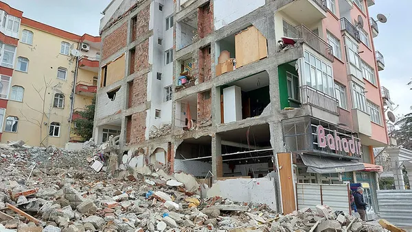 1643717230111.jpg 40 yıl boyunca ortak duvar kullanmışlar! Avcılar'da absürt komedi filmlerini aratmayacak olay-4
