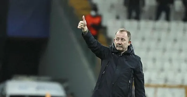 Ajax yenilgisine rağmen Beşiktaş taraftarı Sergen Yalçın’a tam destek verdi