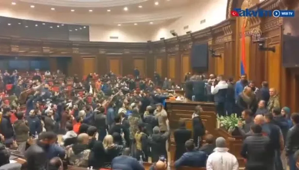 Azerbaycan kazandı, Ermenistan karıştı! Paşinyan'ın eşyalarını bile çaldılar