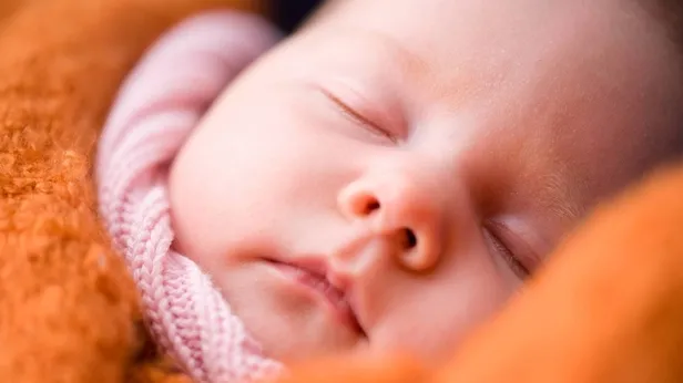 Bebeğiniz bu hareketi yapıyorsa sakın göz ardı etmeyin! Meğer hepsinin bir anlamı varmış