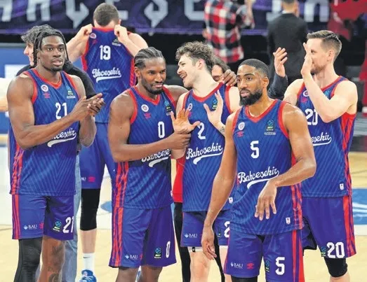 Bahçeşehir final için parkede