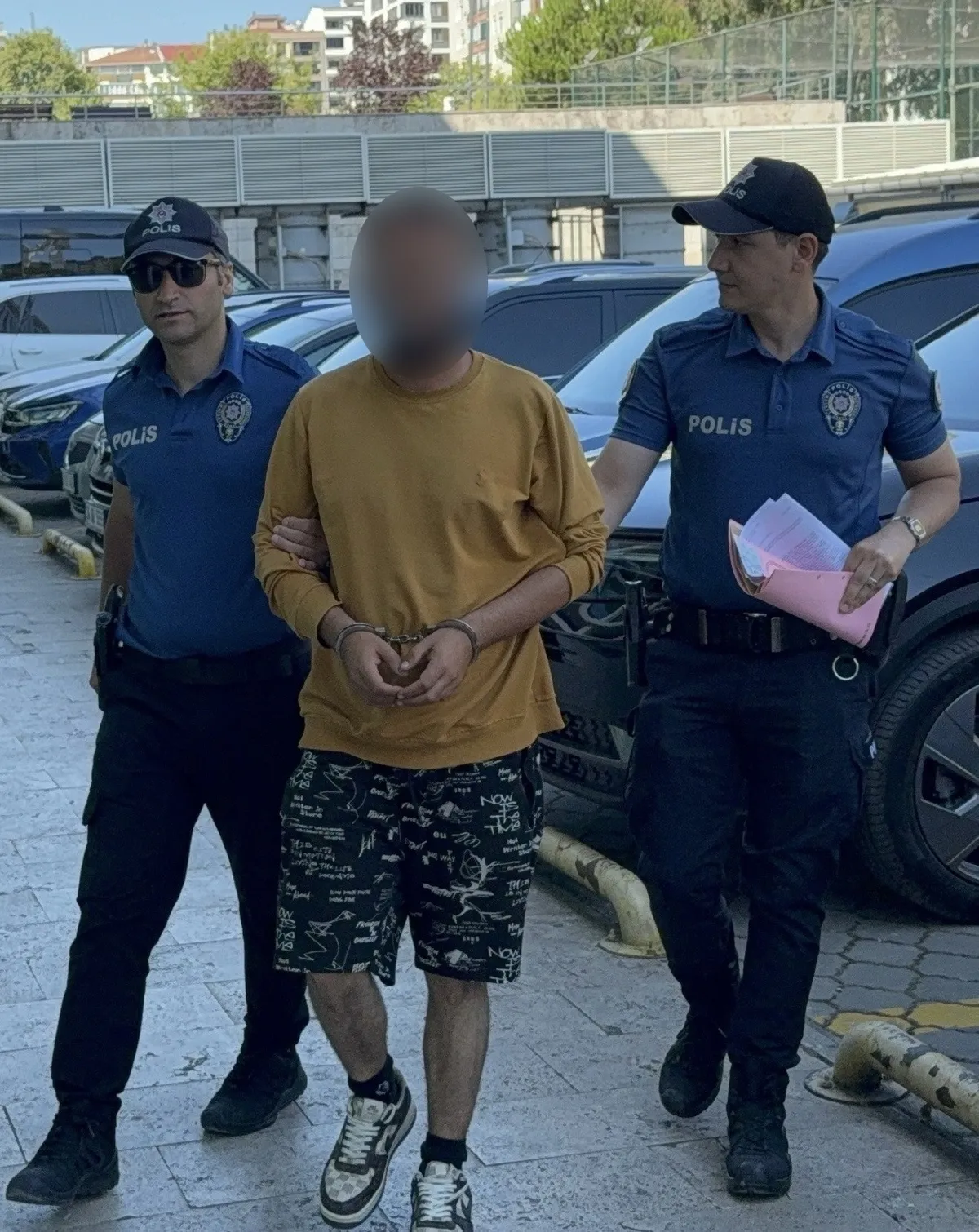 samsunda-kediye-tekme-atan-sahis-gozaltina-alindi-1784189349363.jpeg Samsun'da kediye şiddet! "Bipolar" vaka... Hayvanın can havliyle kaçışı kamerada-5