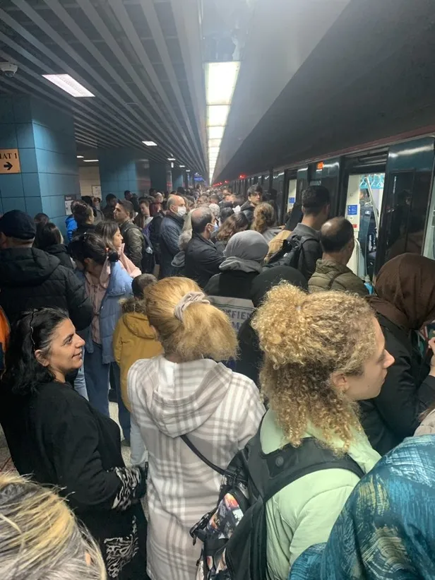 marmaray-seferleri-durduruldu-mu-ne-zaman-duzelecek-son-dakika-marmarayda-intiharin-goruntuleri-marmaray-neden-1666353220497.jpg Marmaray seferleri DÜZELDİ Mİ, ne zaman düzelecek? Son dakika Marmaray'da intiharın GÖRÜNTÜLERİ! Marmaray neden çalışmıyor?-3