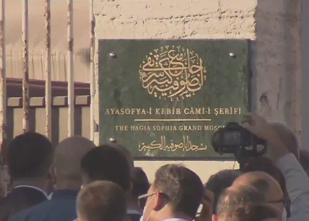 son-dakika-ayasofya-camiine-ayasofya-i-kebir-cami-i-serifi-tabelasi-asildi-1595519807114.jpeg Ayasofya son dakika camii imamı kim oldu? 24 Temmuz Ayasofya Cuma namazını kim kıldıracak? Diyanet açıkladı-5