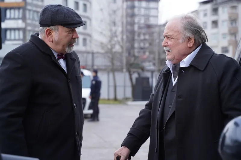 yali-capkini-dizisinde-soke-eden-basrol-degisikligi-biletini-cat-diye-kesiyor-masumluk-oyunu-bitti-1706726303845.jpg Yalı Çapkını dizisinde şoke eden başrol değişikliği! Biletini çat diye kesiyor masumluk oyunu bitti-6