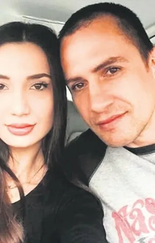 Emre Aşık, eşi Yağmur Sarnıç ve çocuklarının bakıcısından şikayetçi oldu