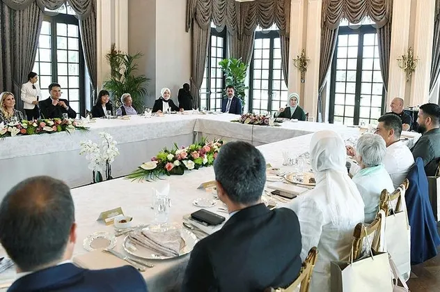 Emine Erdoğan "Dünya Ortak Evimiz"in yazarlarının çevreye ilişkin önerilerini dinledi: Köy okullarında sıfır atık eğitimi