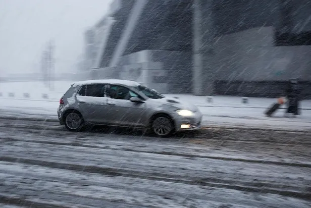 İstanbul felç oldu! Uyarılara rağmen İBB tedbir almayınca kazalar peş peşe geldi
