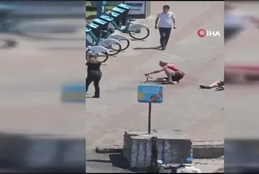 Kadıköy'de tasmasız köpek dehşeti kamerada
