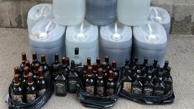 saniyeler-icinde-oldurebilir-sahte-icki-nasil-anlasilir-sahte-icki-zehirlenme-belirtileri-neler-1735199109491.jpg (Takvim Foto Arşiv)