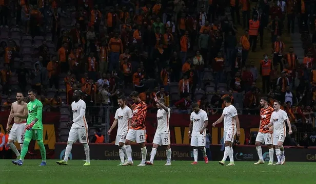 Son 32 sezonun en kötü başlangıcını yapan Galatasaray borsada yatırımcısını üzdü! Eylül şampiyonu Beşiktaş-3