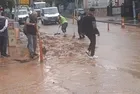 Diyarbakır'da sağanak ve fırtına hayatı durdurdu: Minare yıkıldı, evleri su bastı