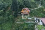 Rize’de sıra dışı ev! 6 kolon üzerine villa kuruldu