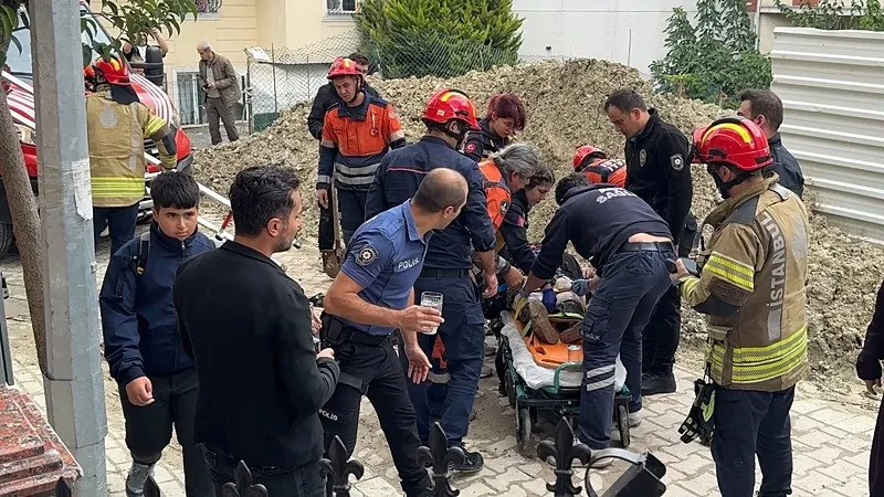 avcilar-rogar-faciasi-76-yasindaki-kadin-4-metrelik-cukura-dustu-1790777031764.jpeg Avcılar "rögar" faciası: 76 yaşındaki kadın 4 metrelik çukura düştü!-3