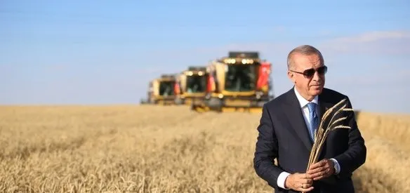 BAŞKAN ERDOĞAN YERLİ 'ELEKTRİKLİ TRAKTÖR' DENEME SÜRÜŞÜNÜ GERÇEKLEŞTİRDİ